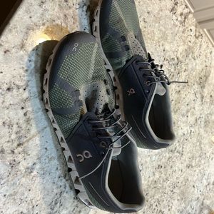 On cloud Leisure Sneakers